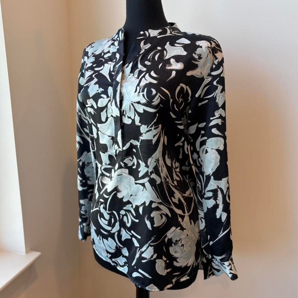 Simply Vera Wang Blue and Gray Floral Button Up Blouse  Sz Small NEW